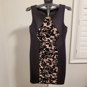 Bodycon sleeveless dress with velvet flower pattern